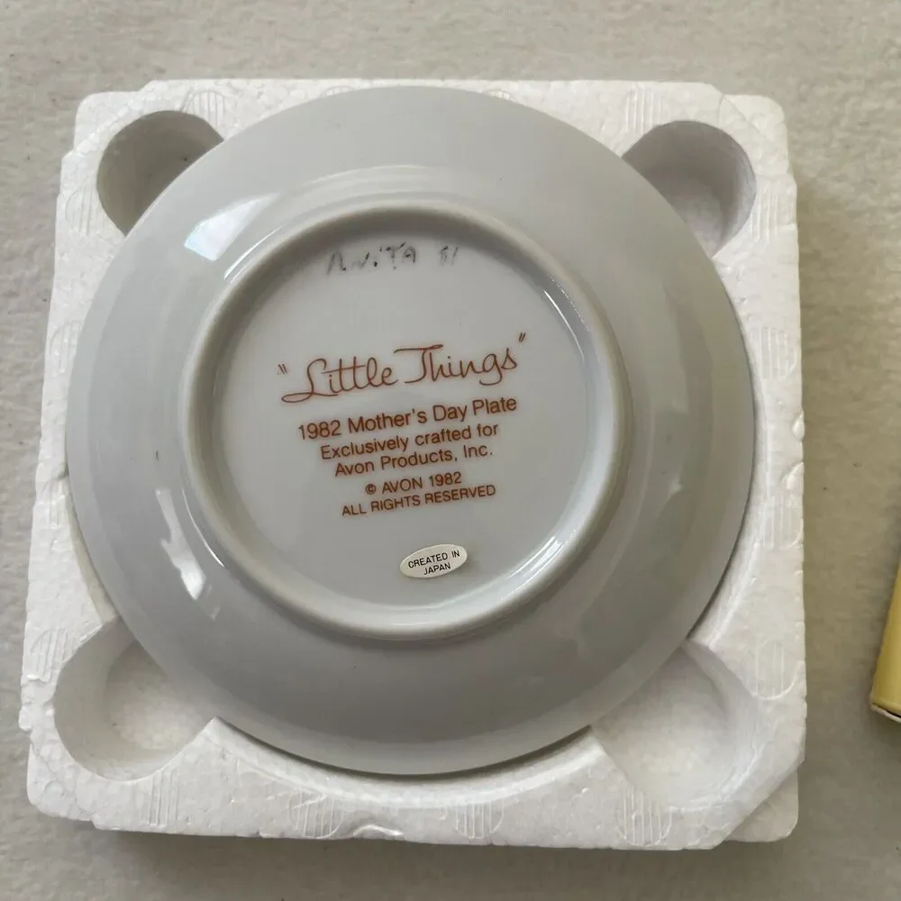 VINTAGE AVON 1982 Mother’s Day‎ Mini Collectible Plate